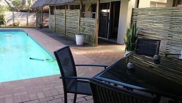 2 outdoor pools