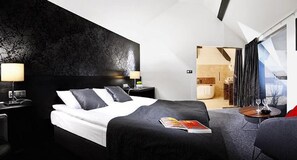 Minibar, in-room safe, desk, iron/ironing board