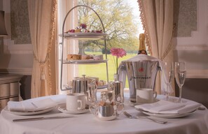 Breakfast and dinner served, British cuisine - Tracy Park Hotel and Country Club (Bristol)