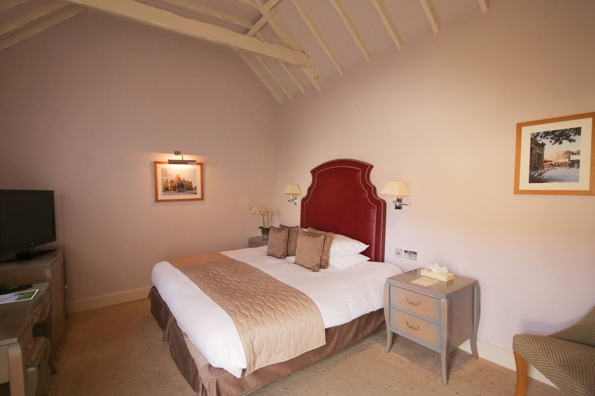 Habitación doble clásica | Caja de seguridad en la habitación y escritorio