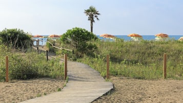 Privatstrand, weißer Sandstrand, Cabañas (gegen Gebühr), Liegestühle