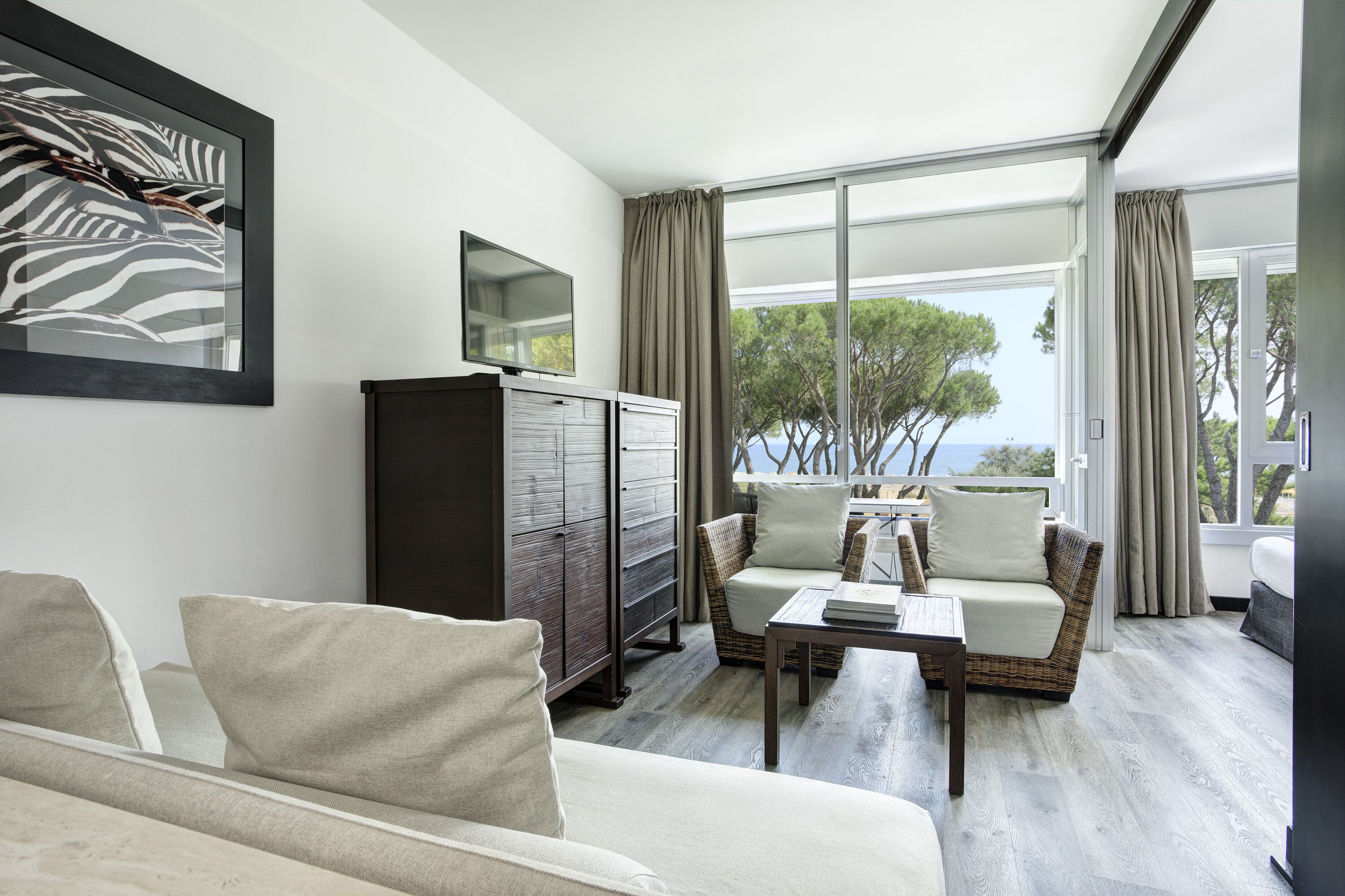 junior suite | 1 bedroom, premium bedding, down duvets, memory-foam beds