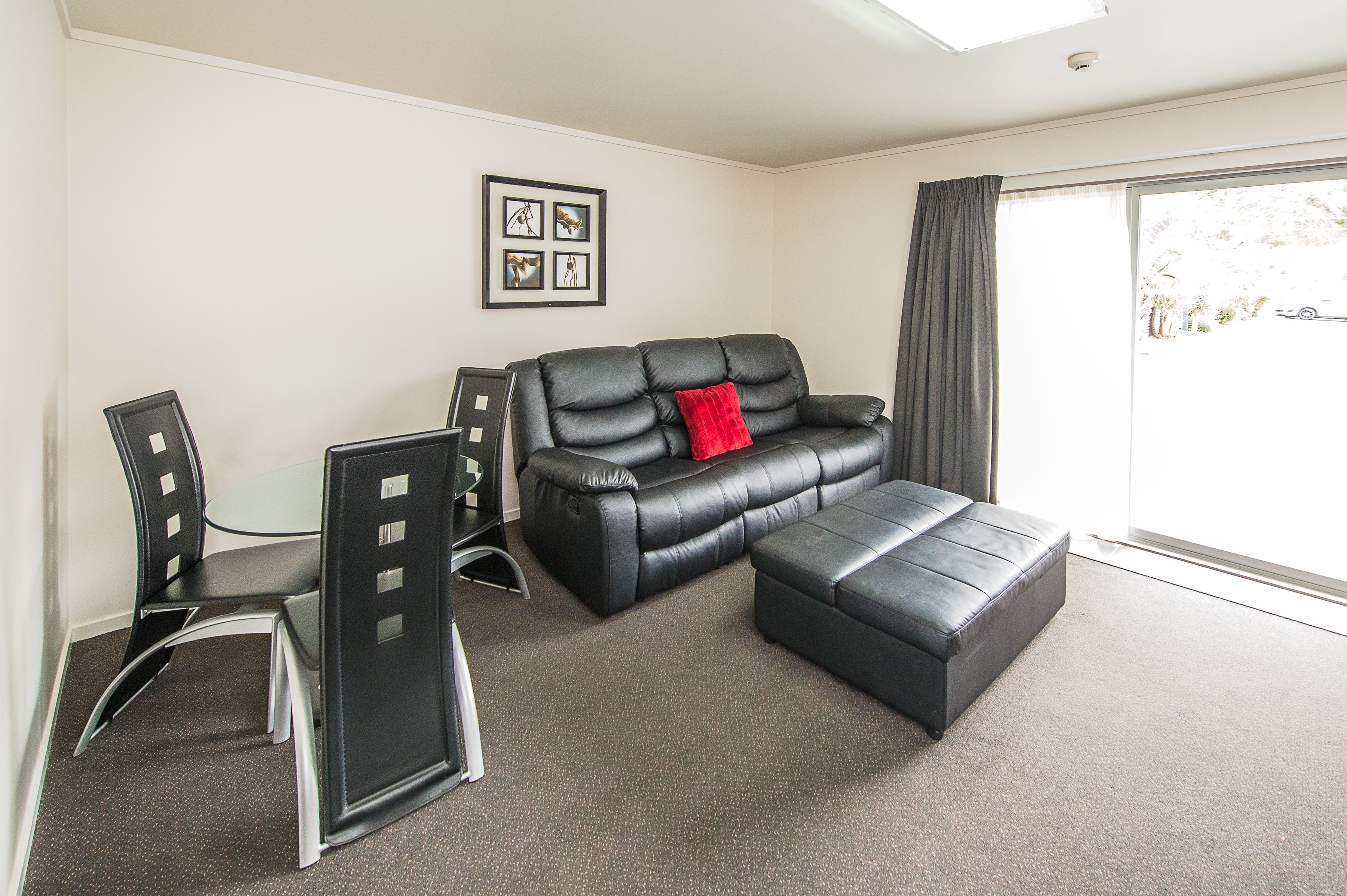 One Bedroom Spa Suite | Living room | 42-inch Smart TV with premium channels, TV