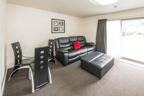 One Bedroom Spa Suite | Living room