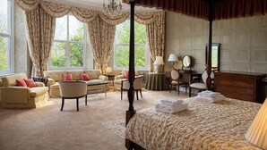 Superior Suite (Four-Poster) | Peti besi dalam bilik, meja, seterika/papan seterika, Wi-fi percuma 