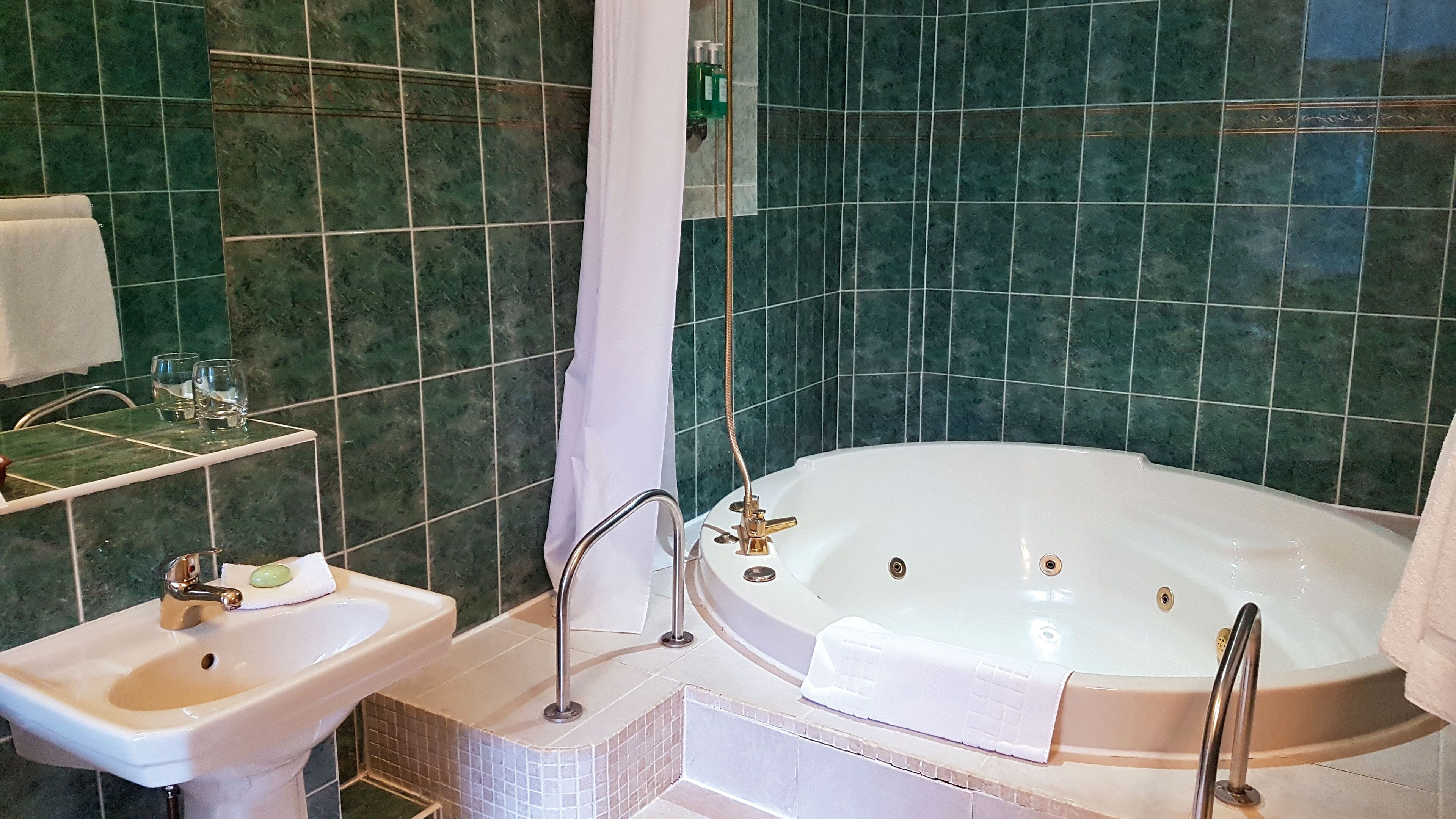 suite (four-poster) | bathroom | free toiletries, hair dryer, bathrobes, towels