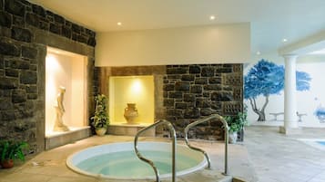 Couples treatment rooms, sauna, hot tub, steam room, body treatments