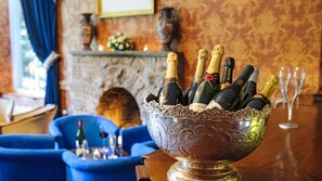 2 bars/lounges, sports bar