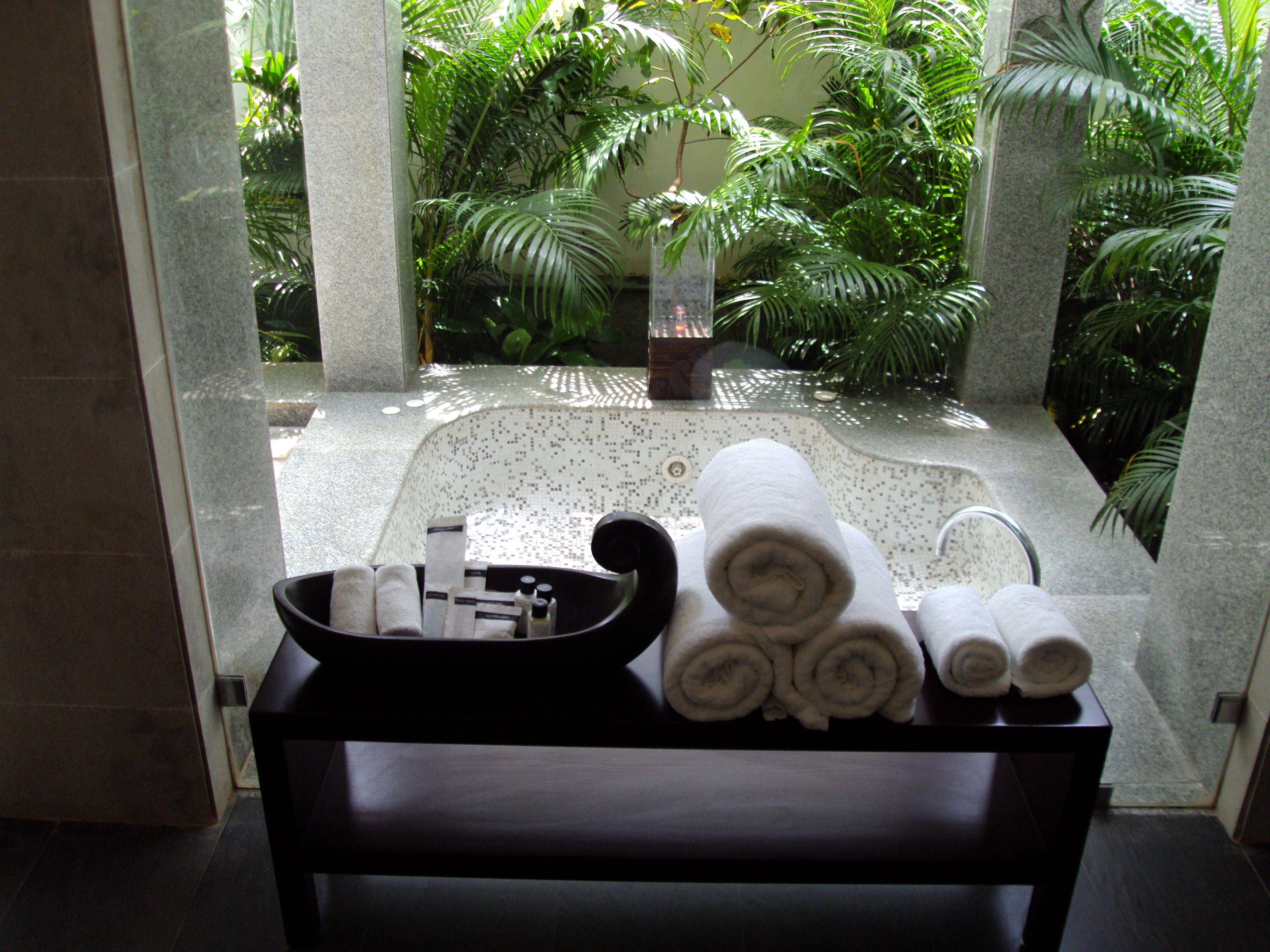 luxury lagoon view suite | bathroom | jetted bath, free toiletries, bathrobes, slippers