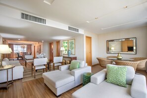 ペントハウス (Suite) | リビングルーム | 32 インチのスマートテレビ (衛星放送視聴可)、テレビ、Netflix