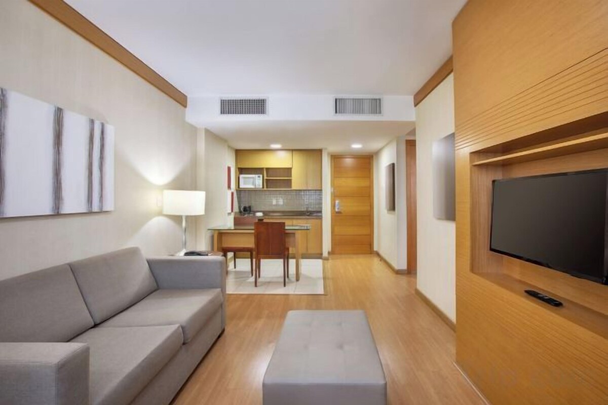 Living area | 32-inch Smart TV with satellite channels, TV, Netflix