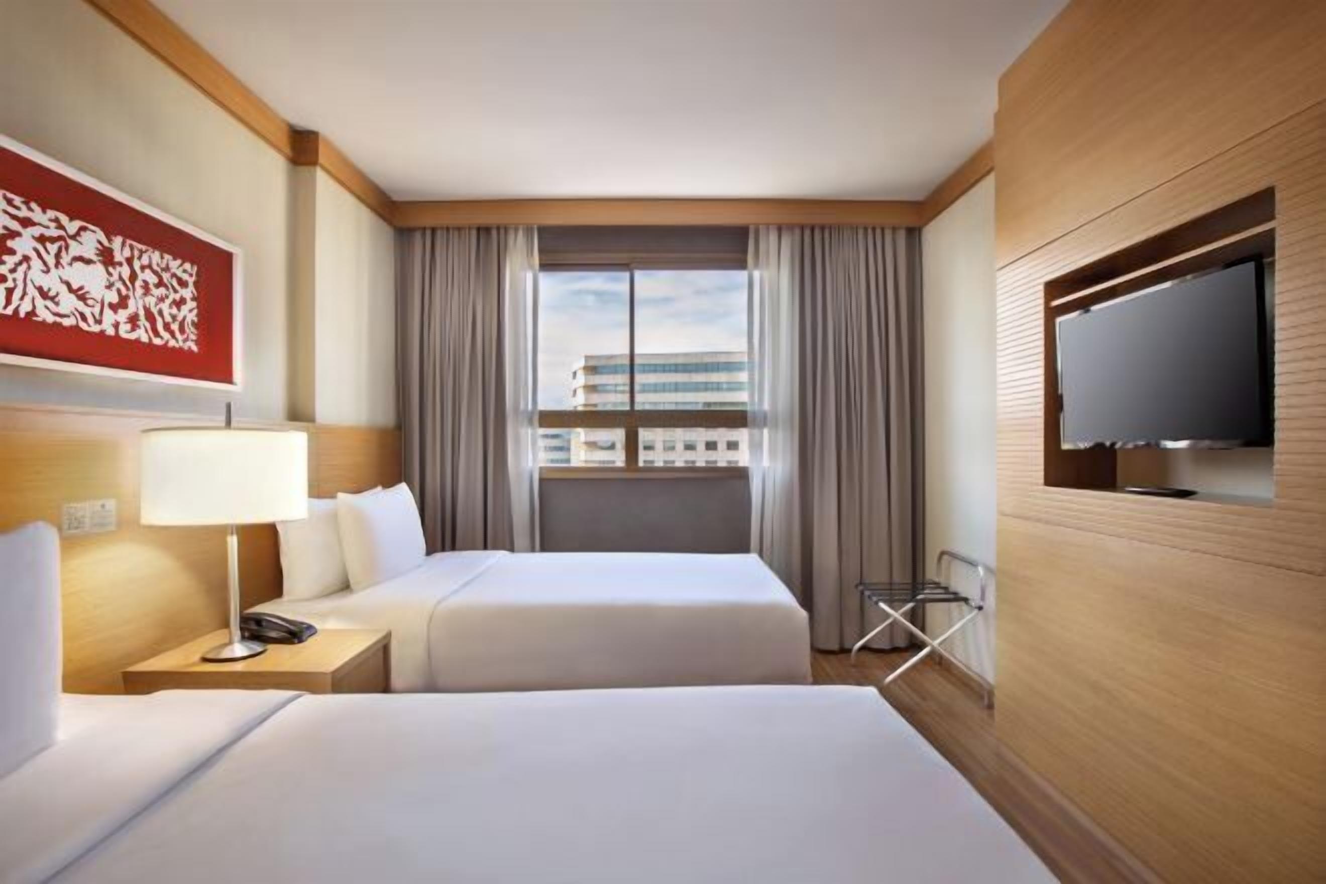 Hypoallergeen beddengoed, een minibar, een kluis op de kamer, een bureau