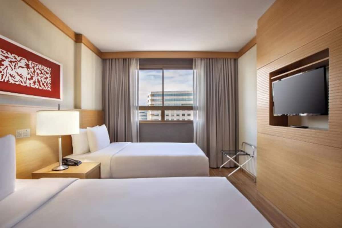 Hypo-allergenic bedding, minibar, in-room safe, desk