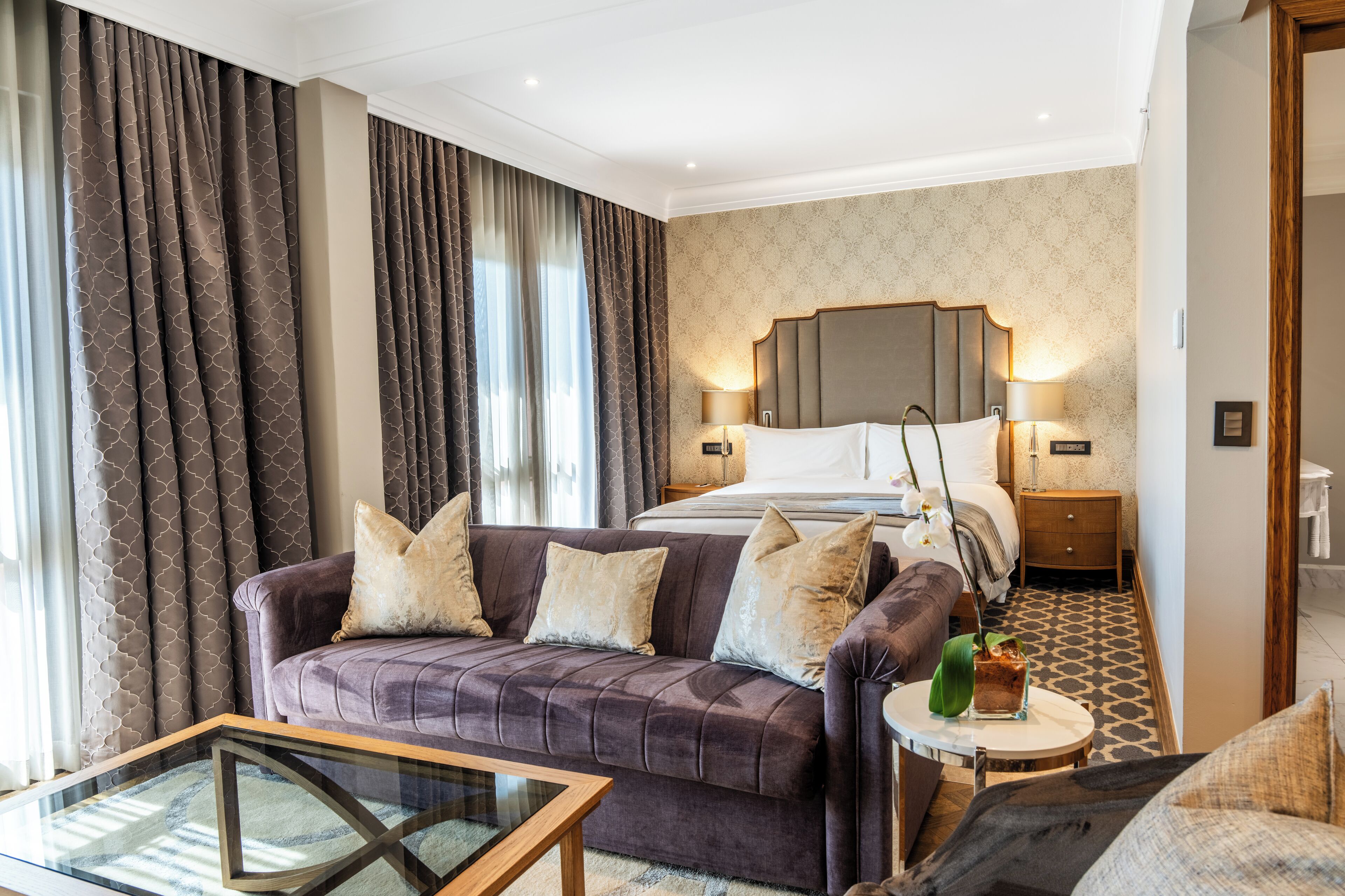 ห้องซูพีเรียสวีท | มินิบาร์, ตู้นิรภัยในห้องพัก, โต๊ะทำงาน, พื้นที่ทำงานแบบใช้แล็ปท็อป