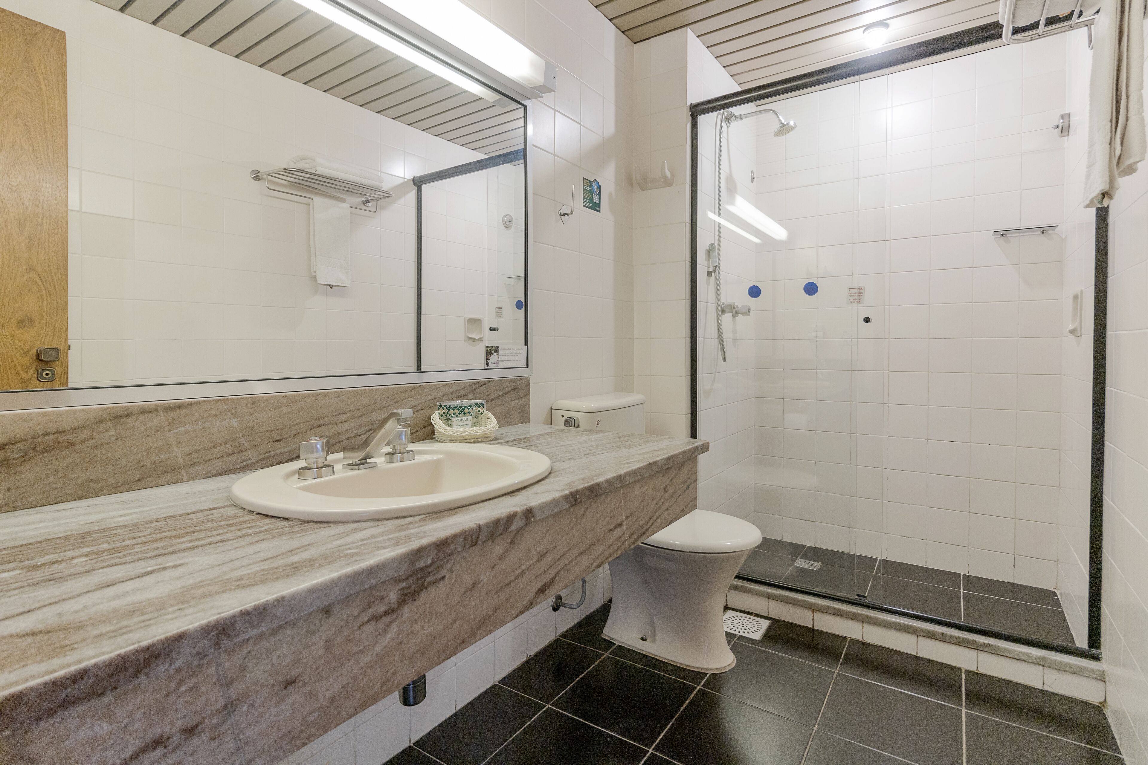 deluxe twin room, 2 single beds | bathroom | shower, free toiletries, hair dryer, towels