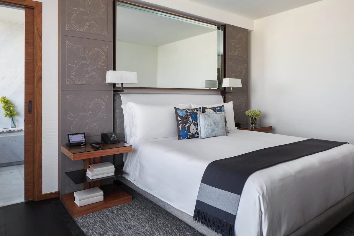 Suite, 1 Schlafzimmer, Nichtraucher, Balkon | Hochwertige Bettwaren, Minibar, Zimmersafe, individuell dekoriert