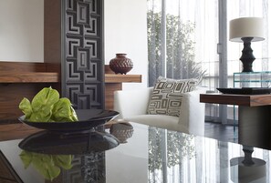 Premium bedding, minibar, in-room safe, individually decorated - Las Alcobas, a Luxury Collection Hotel, Mexico City (Mexico City)