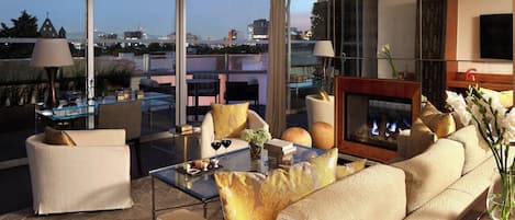 Presidential Suite, 1 King Bed, Balcony | Living room