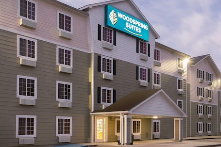 Exterior. WoodSpring Suites Baton Rouge Airline Highway