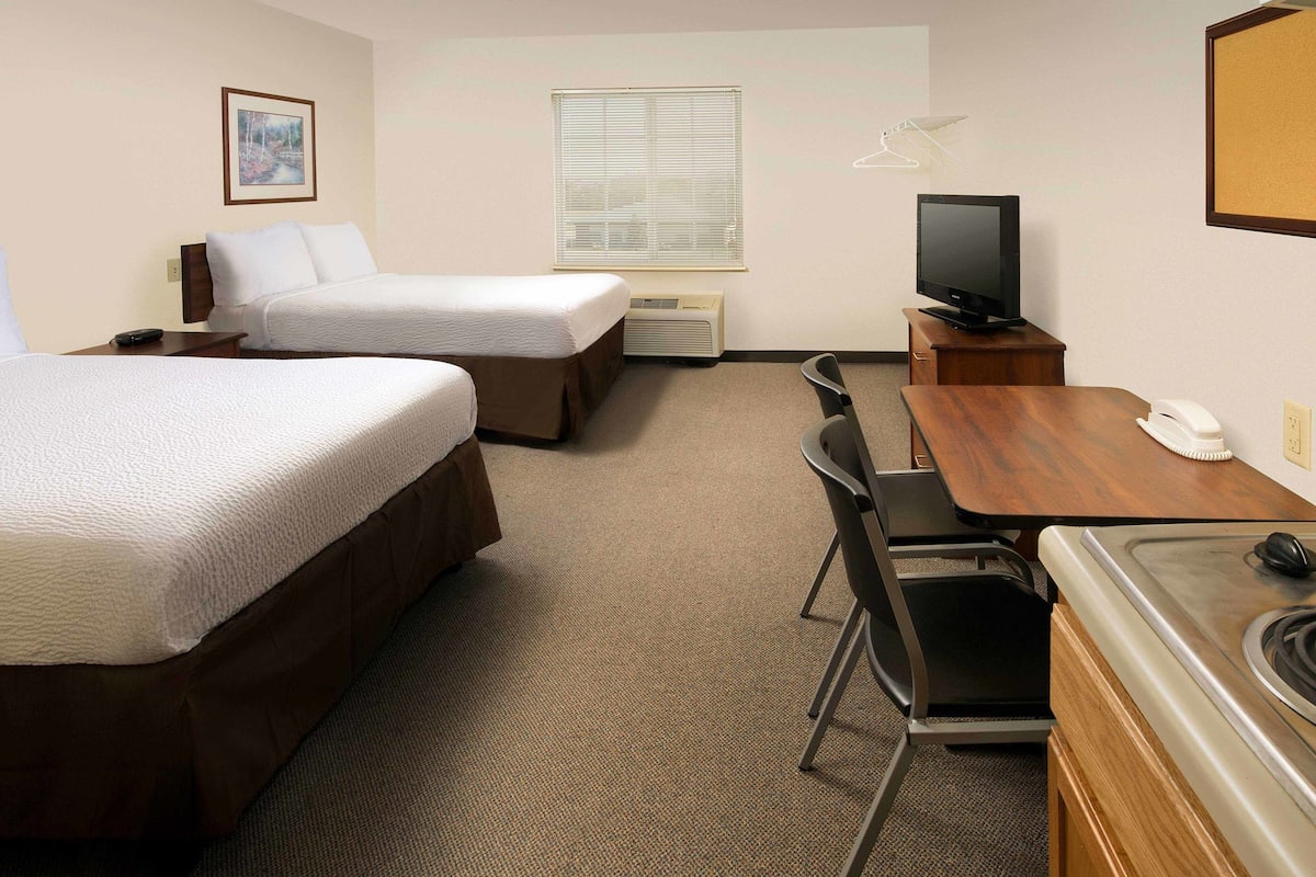 Desk, laptop workspace, iron/ironing board, free WiFi