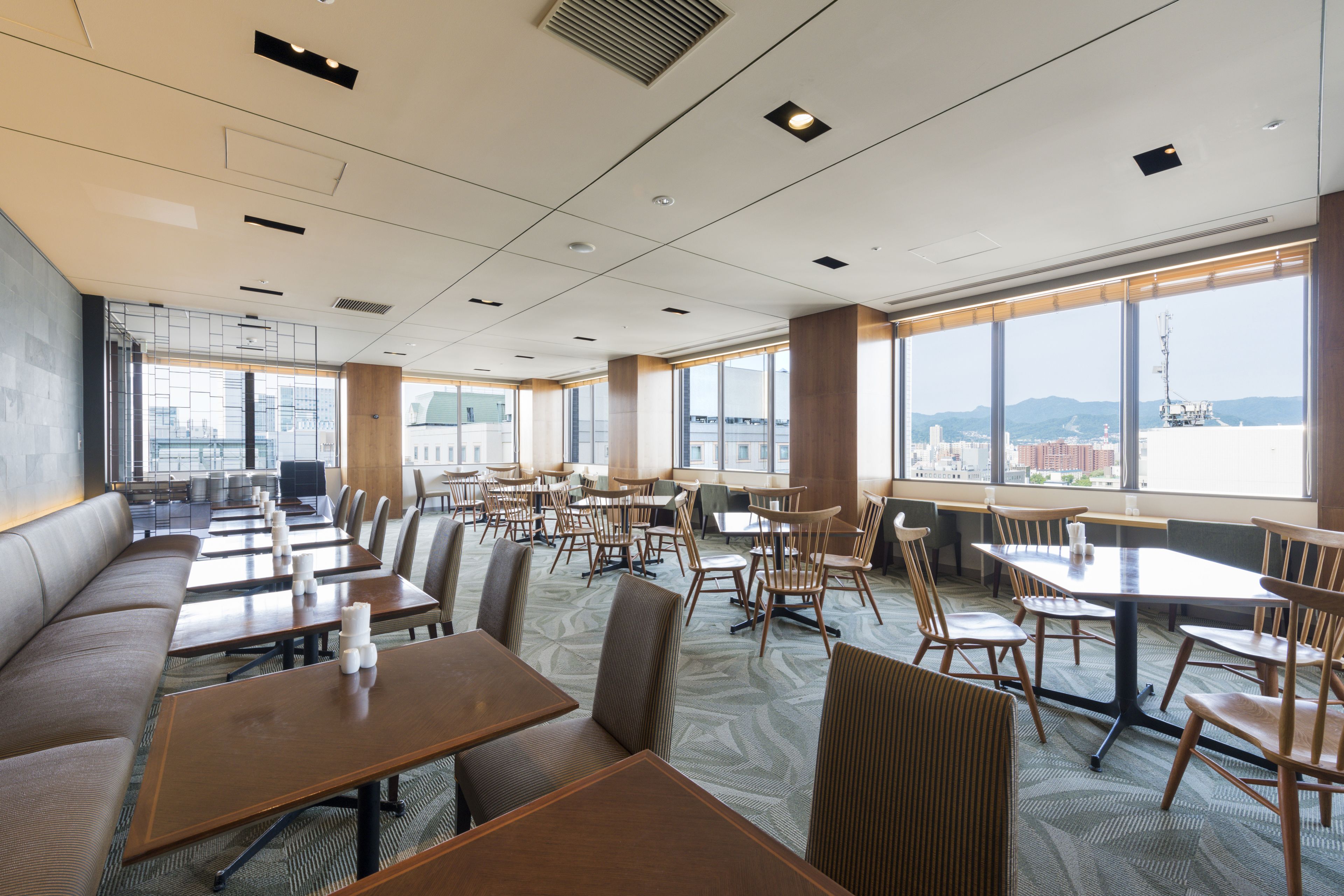 Daily buffet breakfast (JPY 1980 per person)