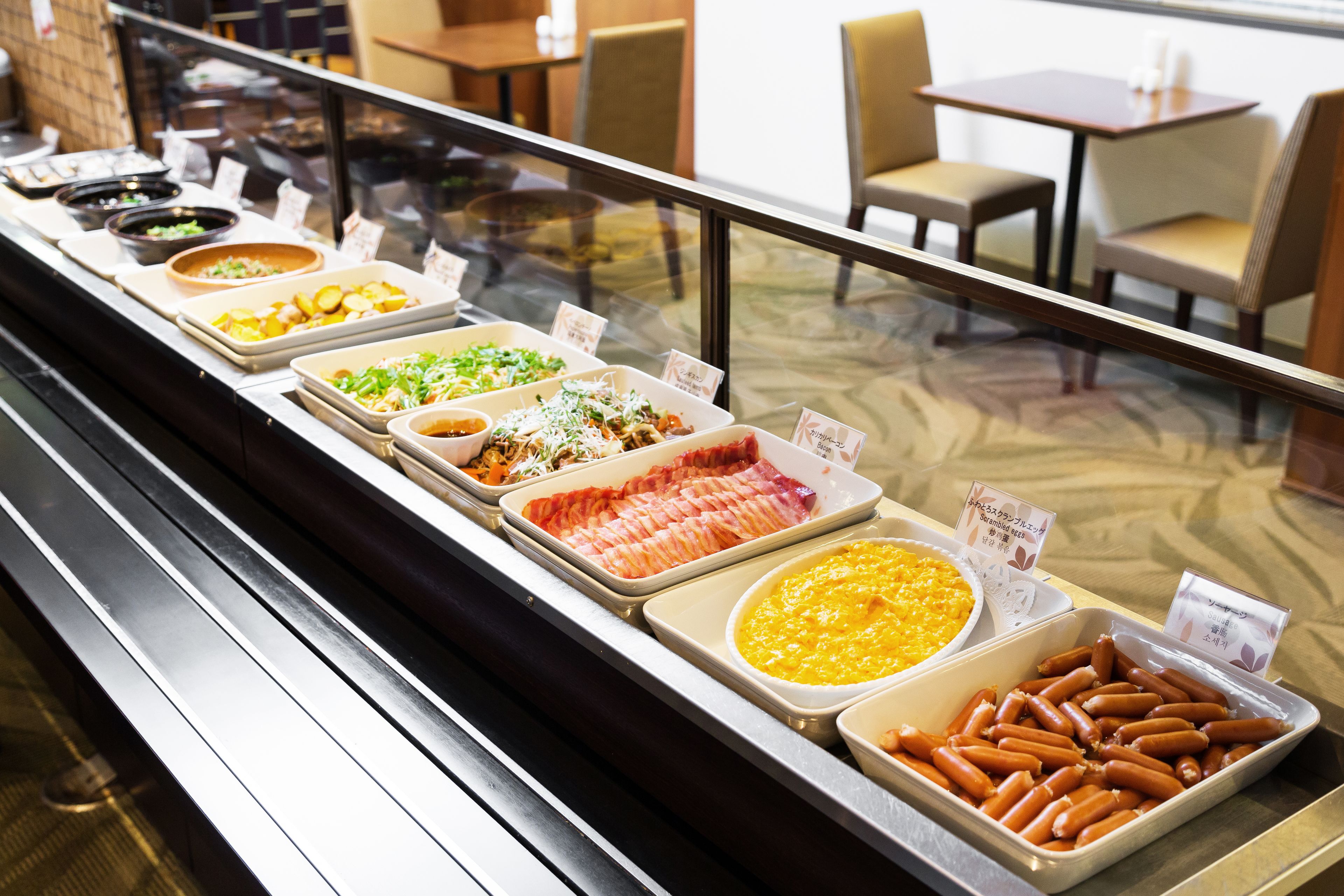 Daily buffet breakfast (JPY 1980 per person)