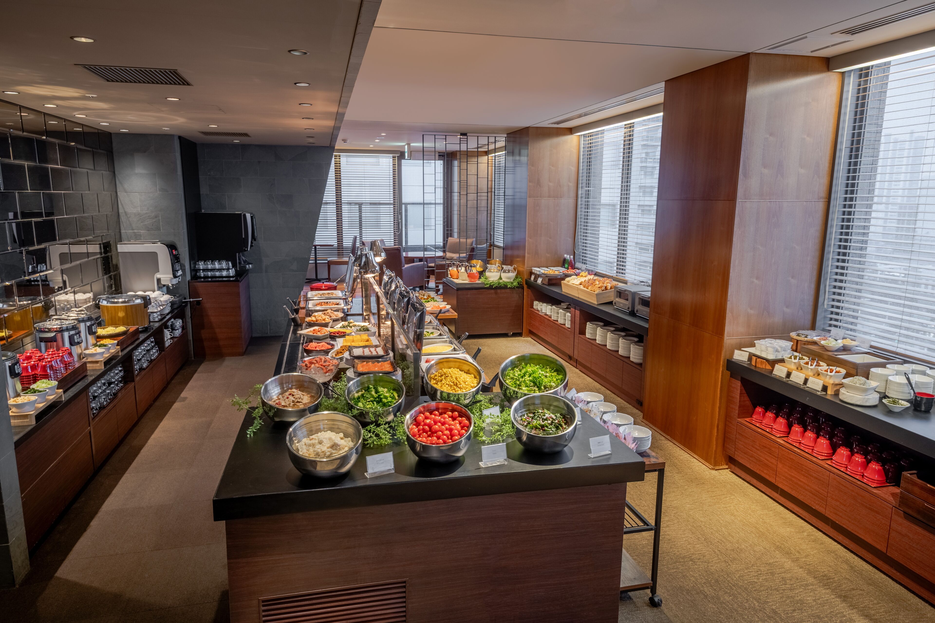 Daily buffet breakfast (JPY 1980 per person)