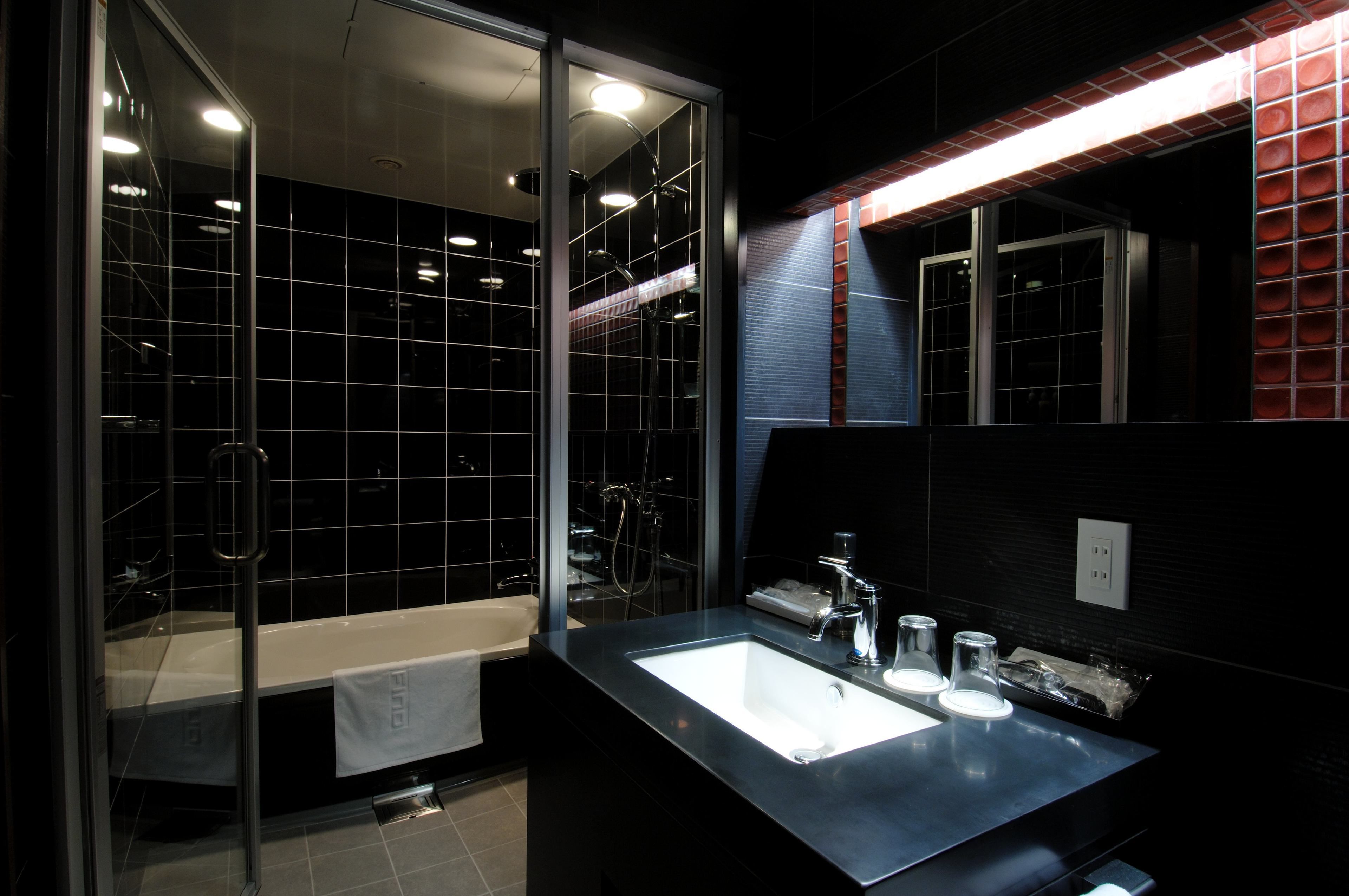 combined shower/bathtub, deep-soaking bathtub, hair dryer, slippers