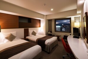 In-room safe, desk, blackout drapes, iron/ironing board - Hotel MyStays Sapporo Station (Sapporo)