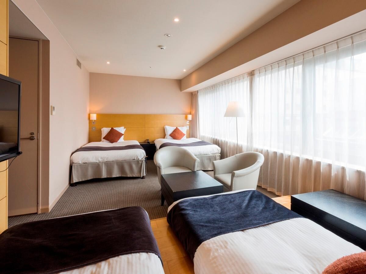 Zimmersafe, Schreibtisch, Verdunkelungsvorhänge, Bügeleisen/Bügelbrett