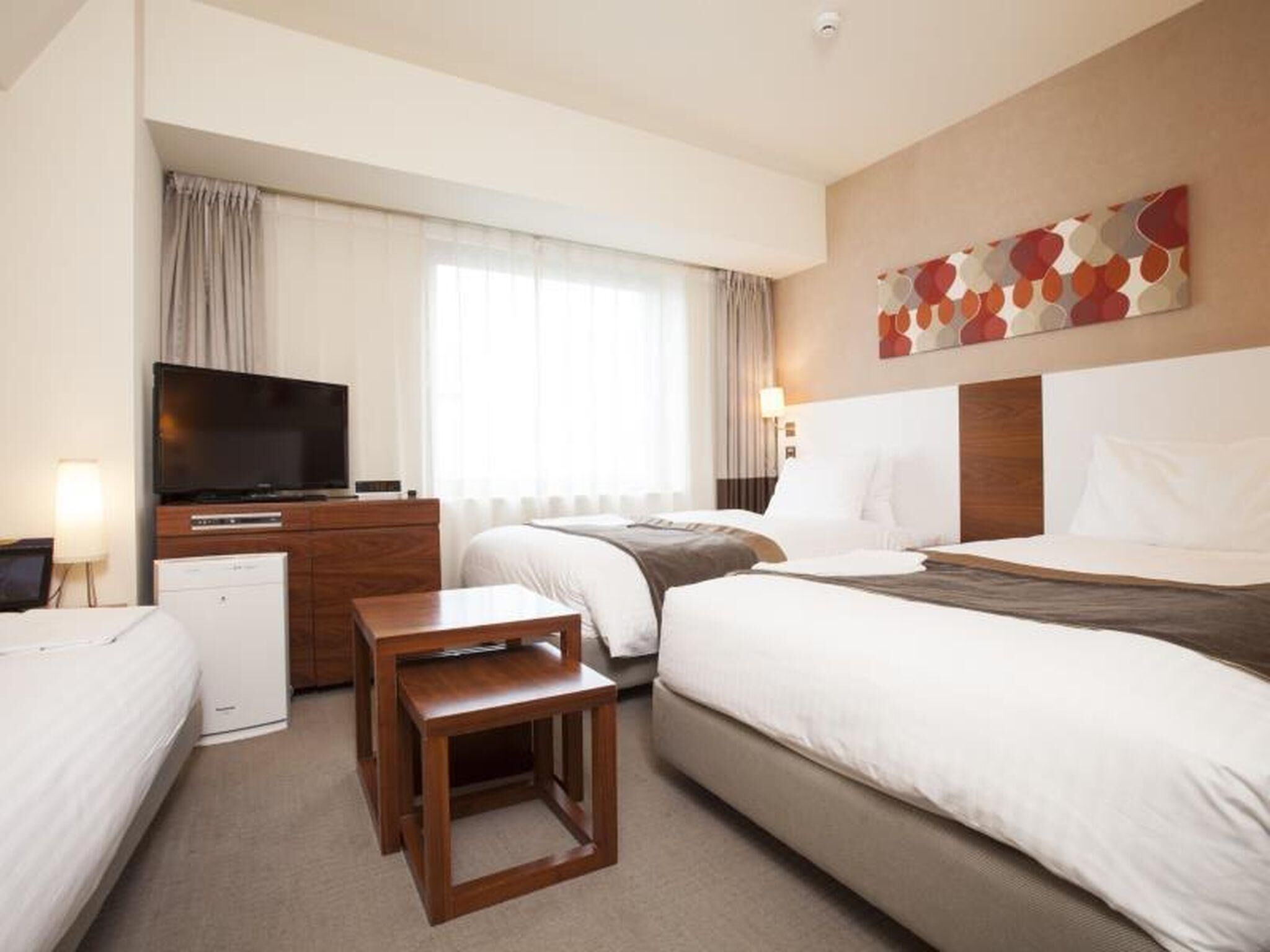 Zimmersafe, Schreibtisch, Verdunkelungsvorhänge, Bügeleisen/Bügelbrett