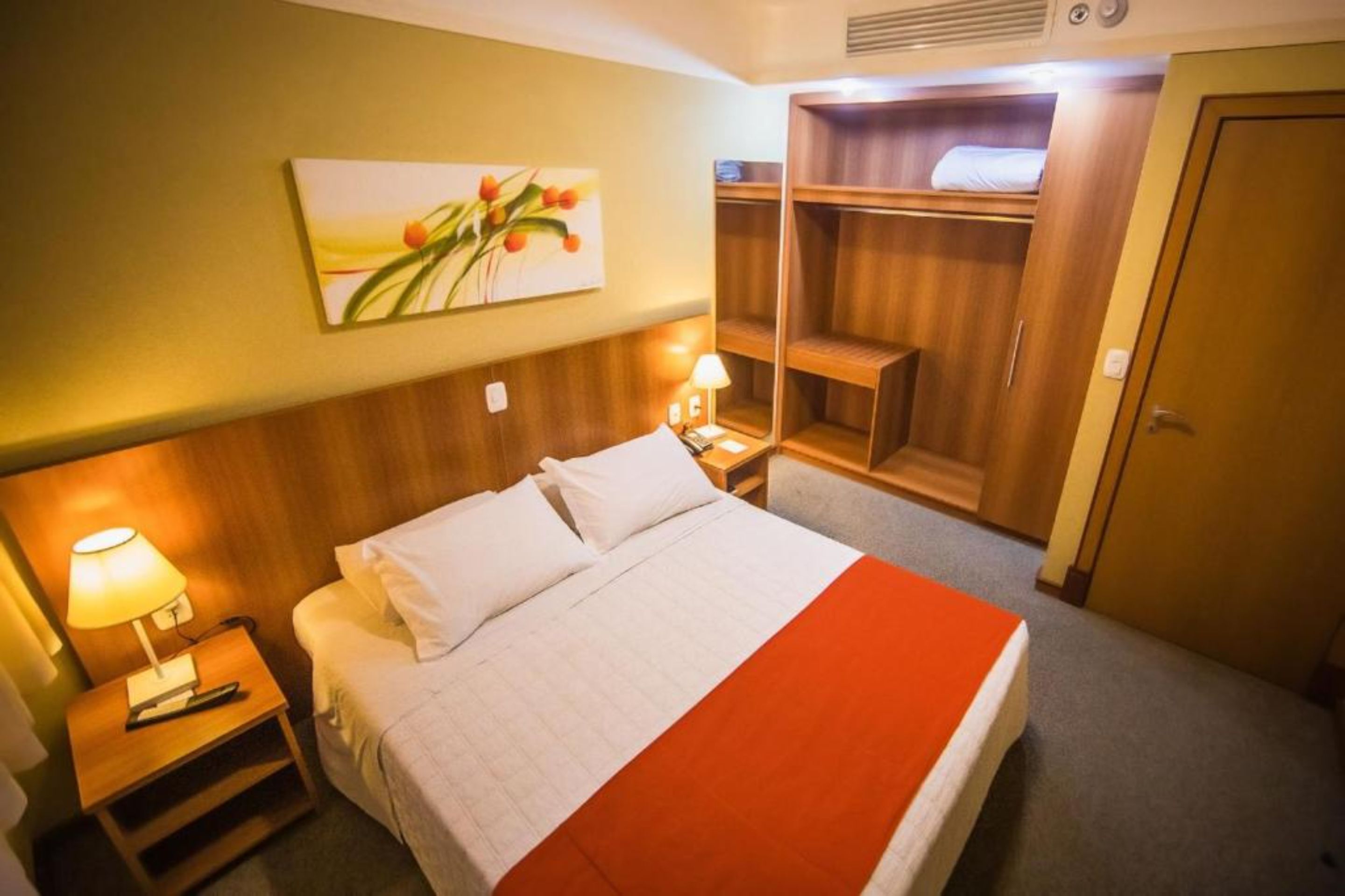 minibar, desk, soundproofing, free wifi