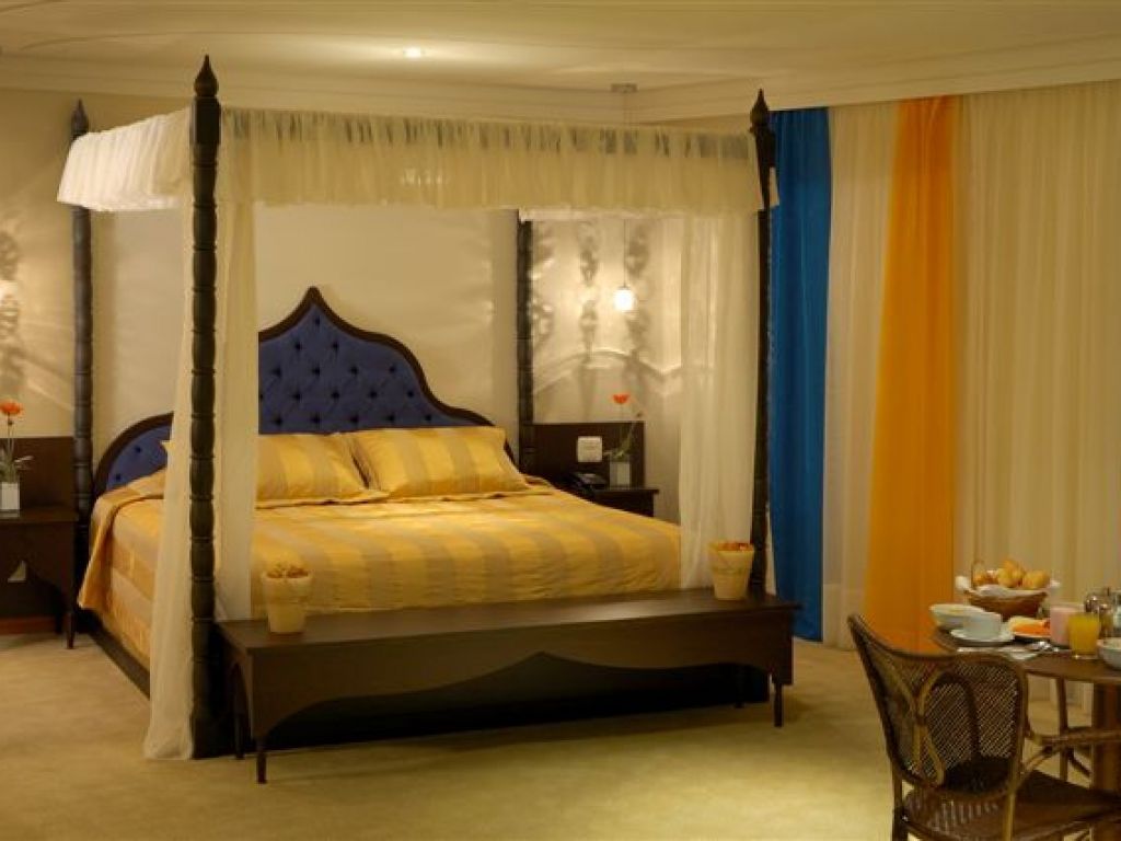 minibar, desk, soundproofing, free wifi