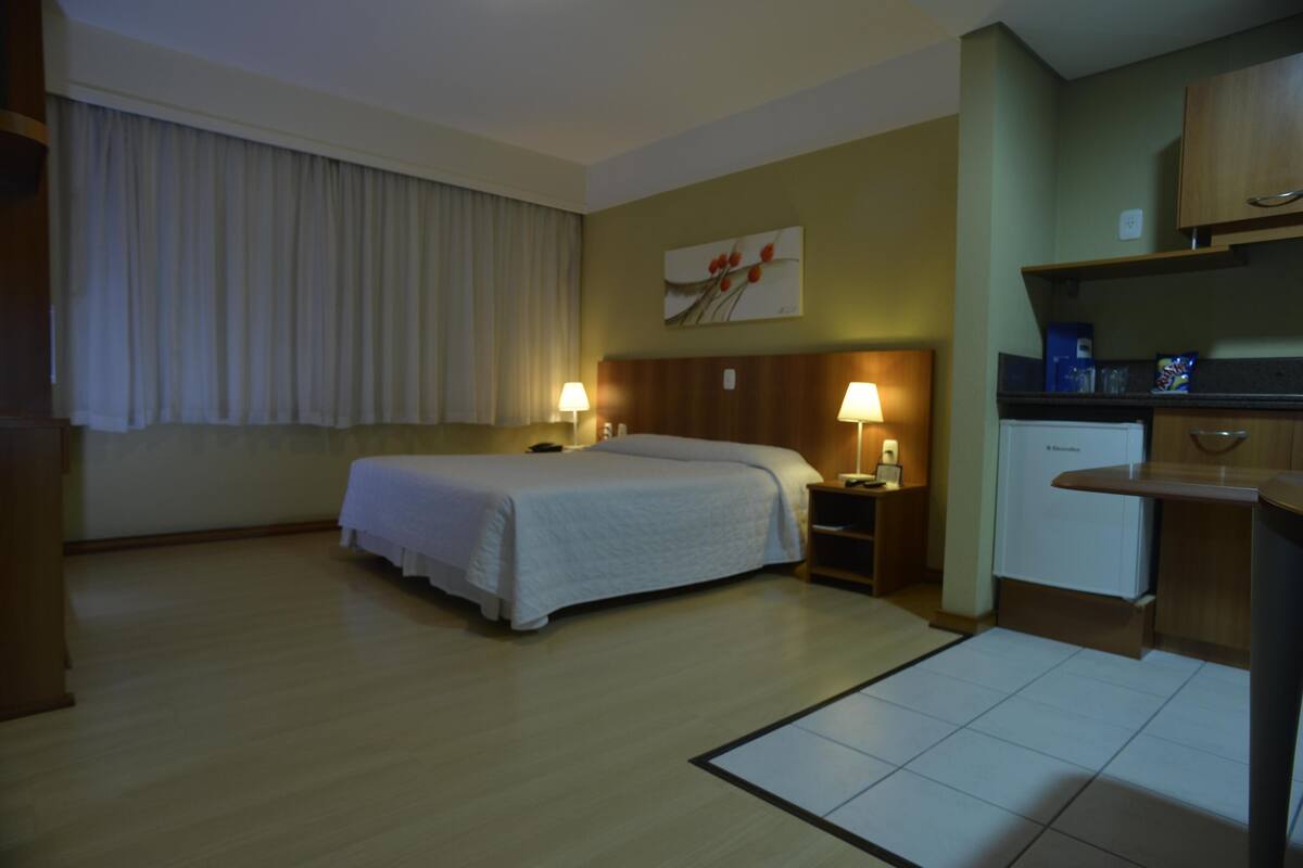 Minibar, desk, soundproofing, WiFi (free)