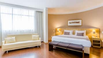 Suíte estúdio superior | Frigobar, cofres nos quartos, escrivaninha