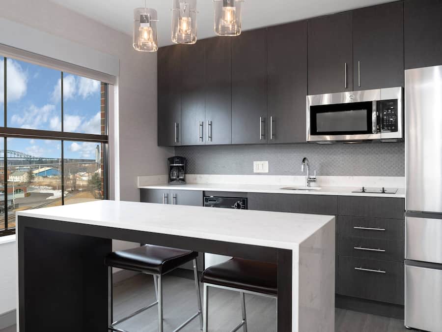 Skrivebord, arbejdsområde til bærbare computere, mørklægningsgardiner