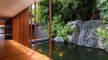 Couples treatment room(s), hot tub, body treatments, aromatherapy
