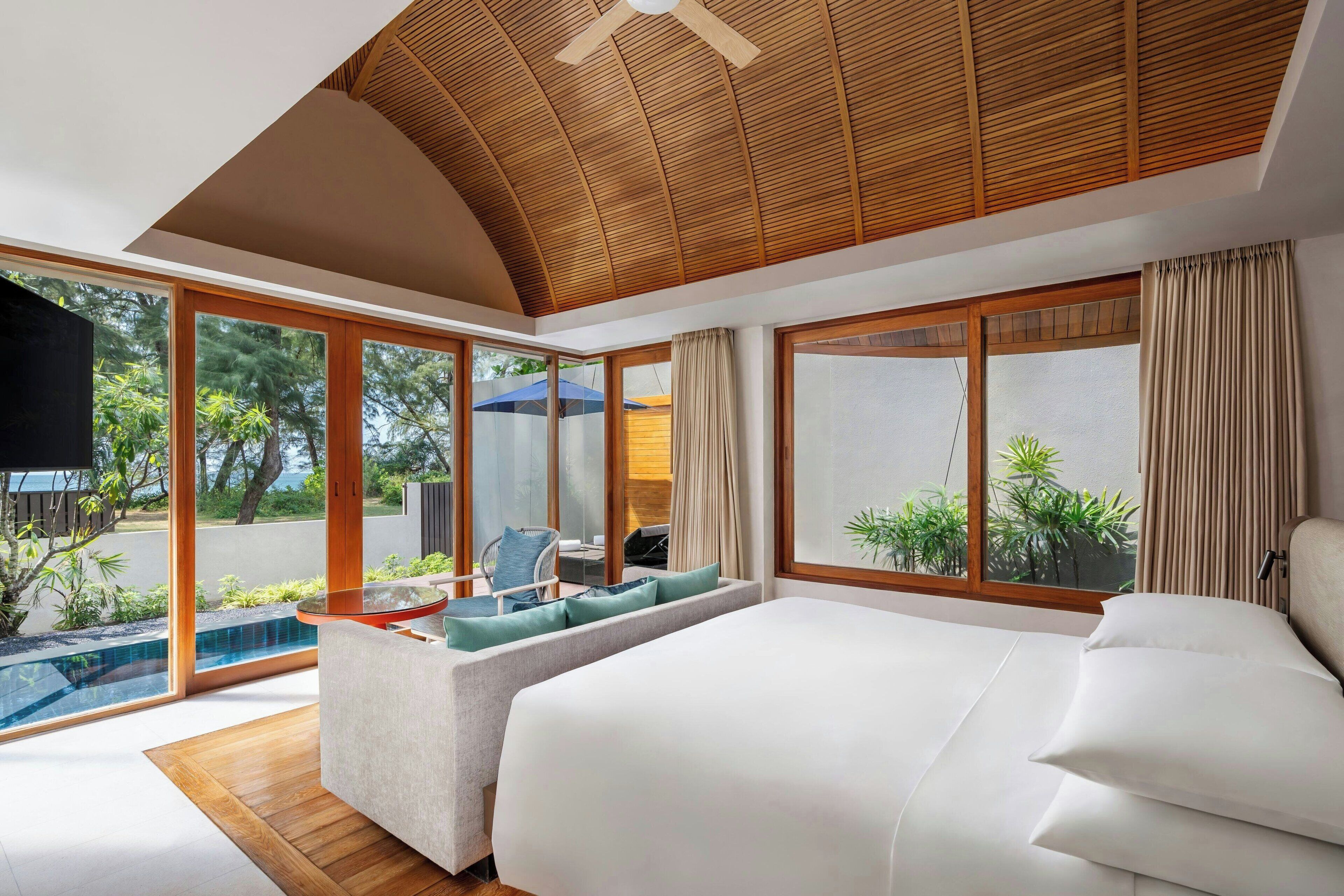 1 bedroom, down duvets, minibar, in-room safe