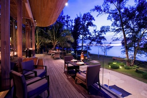 3 restaurants, breakfast, lunch, dinner served; Thai cuisine - Renaissance Phuket Resort & Spa (Mai Khao)
