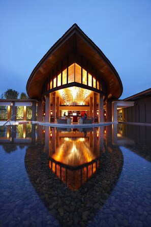 Lobby lounge, garden views, open daily - Renaissance Phuket Resort & Spa (Mai Khao)