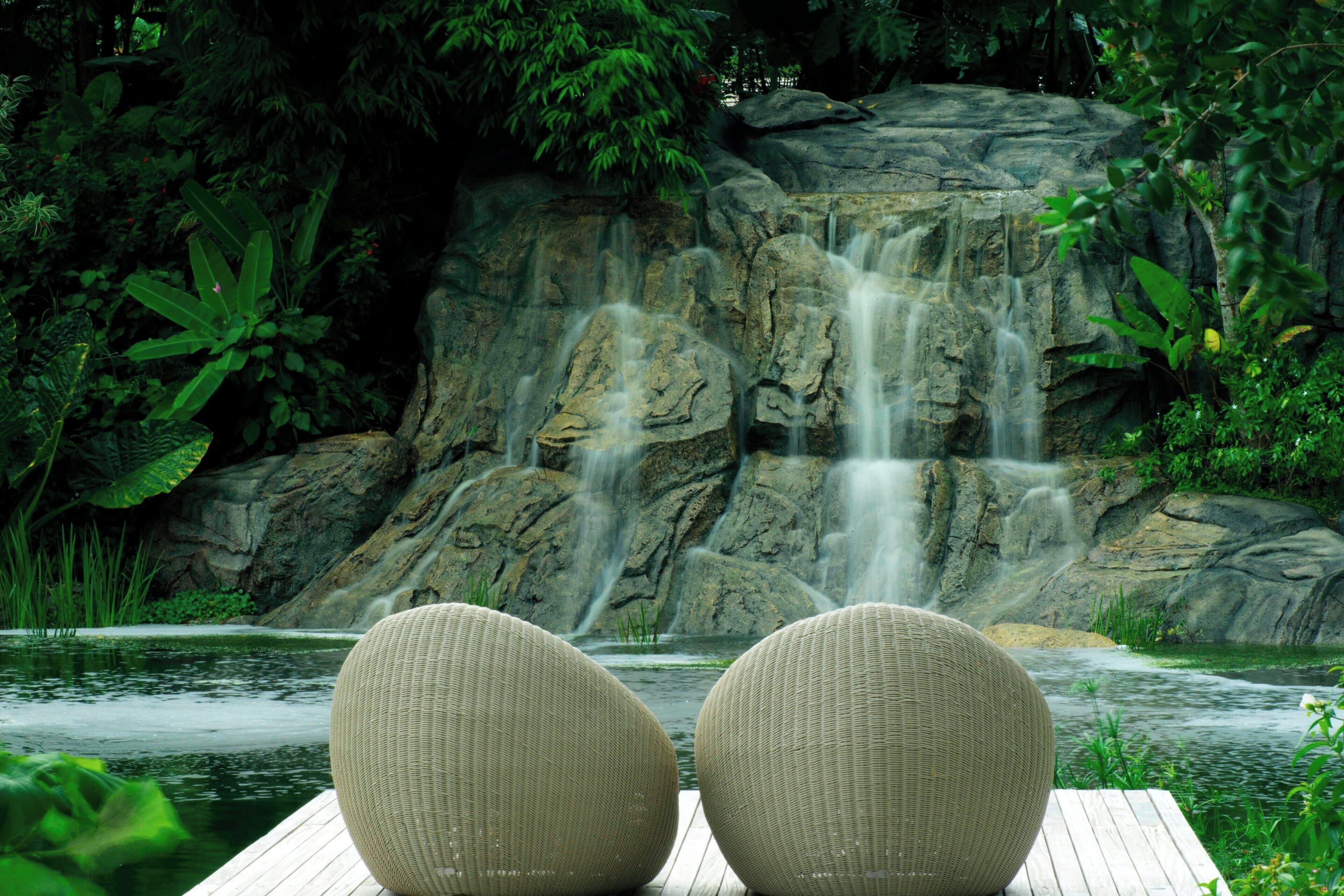 3 restaurants, breakfast, lunch, dinner served; thai cuisine