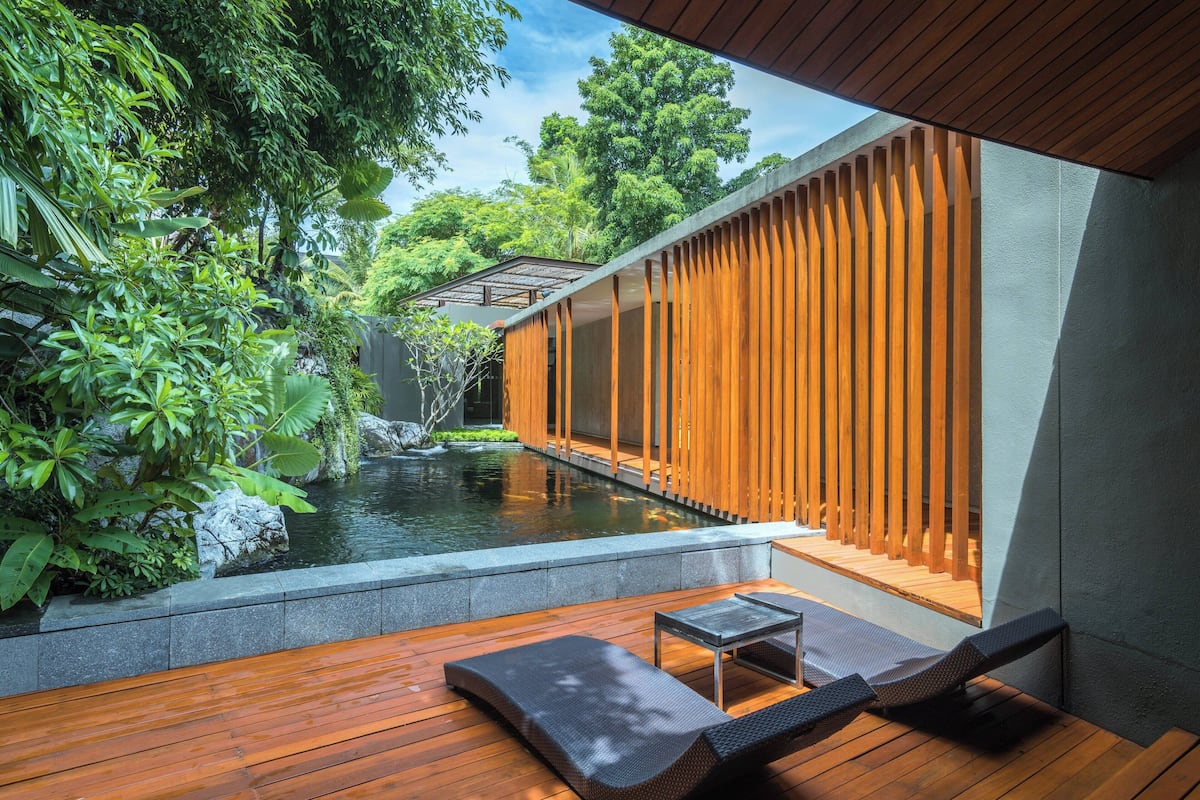 couples treatment room(s), hot tub, body treatments, aromatherapy