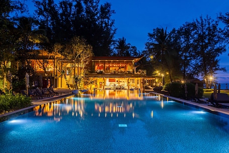 3 restaurantes; se sirve desayuno, almuerzo y cena; cocina tailandesa