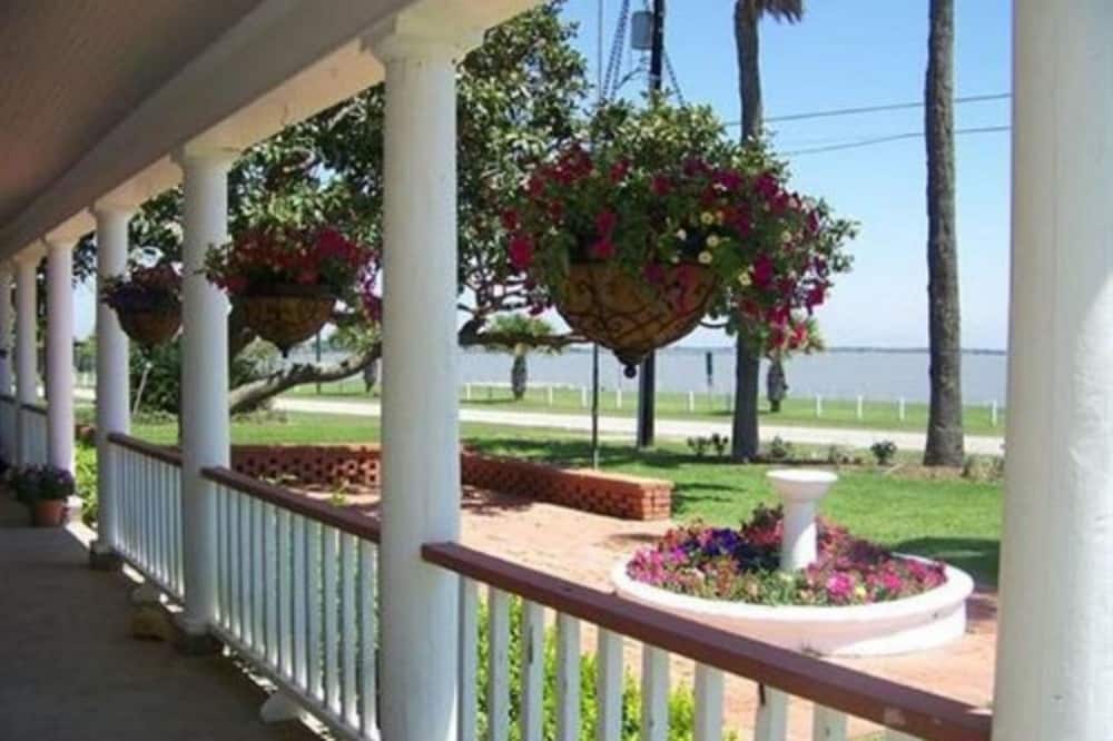 The Peaceful Pelican LLC - Collegeport, TX