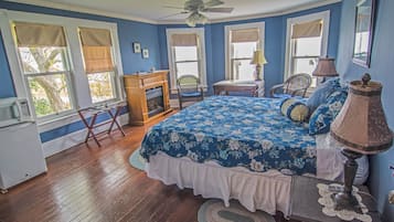 Deluxe Double Room, Ensuite (Magnolia Room) | 1 bedroom, rollaway beds, bed sheets