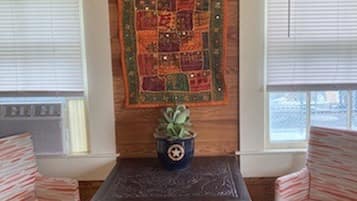 Comfort Cottage, Ensuite, Bay View (Kingfisher) | Dining