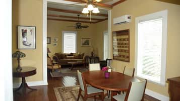 Deluxe Cottage, Ensuite, Garden View (The Galley Suite) | Interior