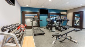 A gym with treadmills, elliptical machines, and free weights. - Hampton Inn Minneapolis/Shakopee (Shakopee)