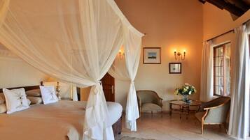 In-room safe, free WiFi, bed sheets