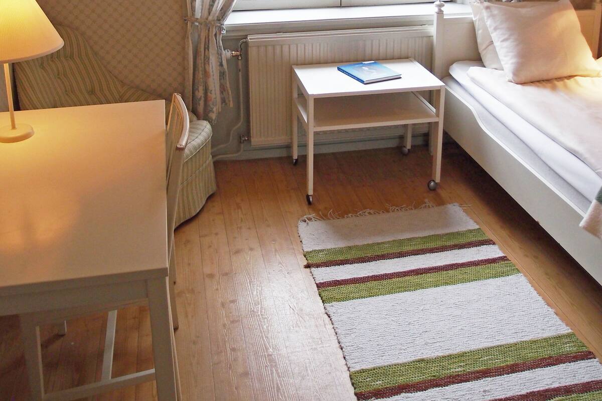 Standard-Einzelzimmer, 1 Schlafzimmer, Gemeinschaftsbad | Bügeleisen/Bügelbrett, kostenlose Babybetten, Zustellbetten, WLAN